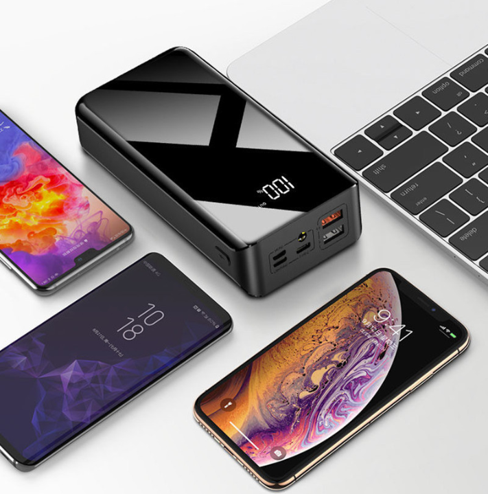 Zwarte powerbank 30000 mAh met display