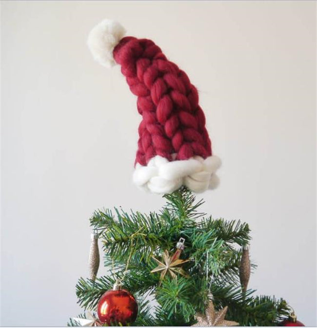 Grofgebreide rode kerstmuts met witte pompon