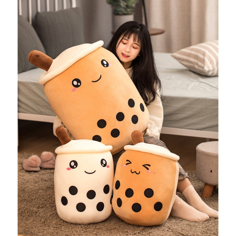 Bruine bubble tea knuffel met geborduurd gezicht