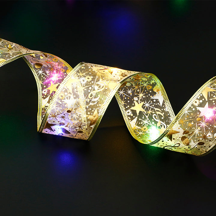 Gouden kerstlint met warme ledlampjes in kerstboom
