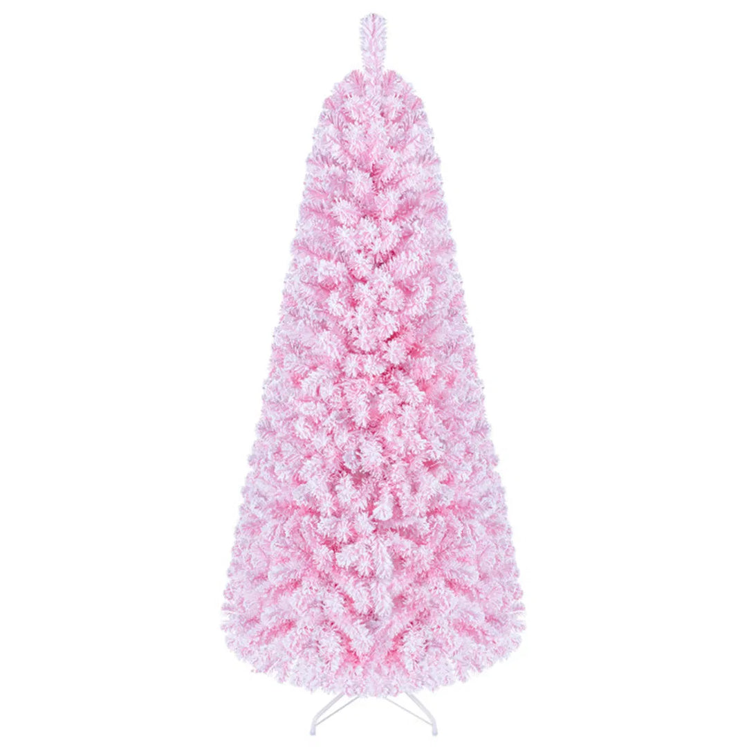 Roze besneeuwde kerstboom met warm licht