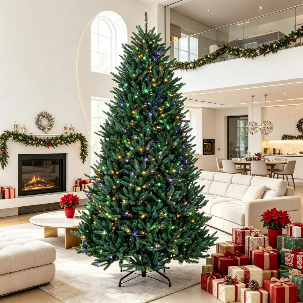 Grote volle kerstboom met lichtjes en voetpedaal