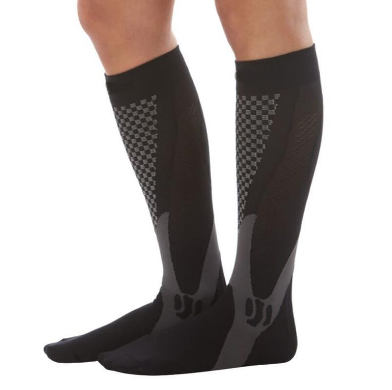 Zwarte compressiekousen tot de knie