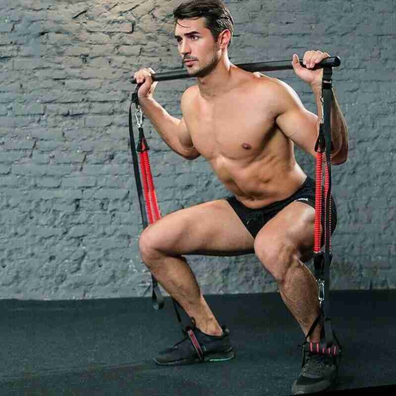 Pilates bar met weerstandsbanden op een mat