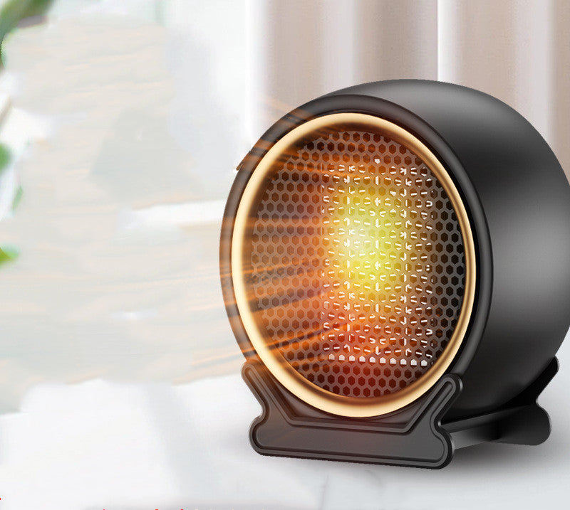 Compacte ronde ventilatorkachel op een bureau