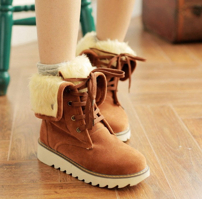 Snowboots met veters en bontlook, platte zool, warm gevoerd