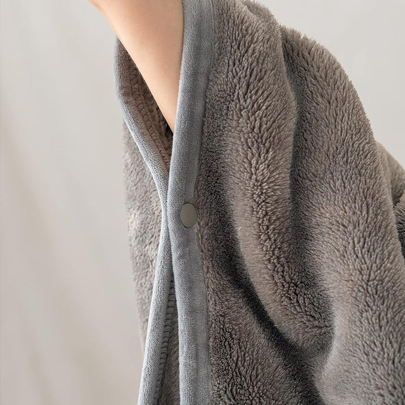 Fleece deken als omslagdoek met knopen