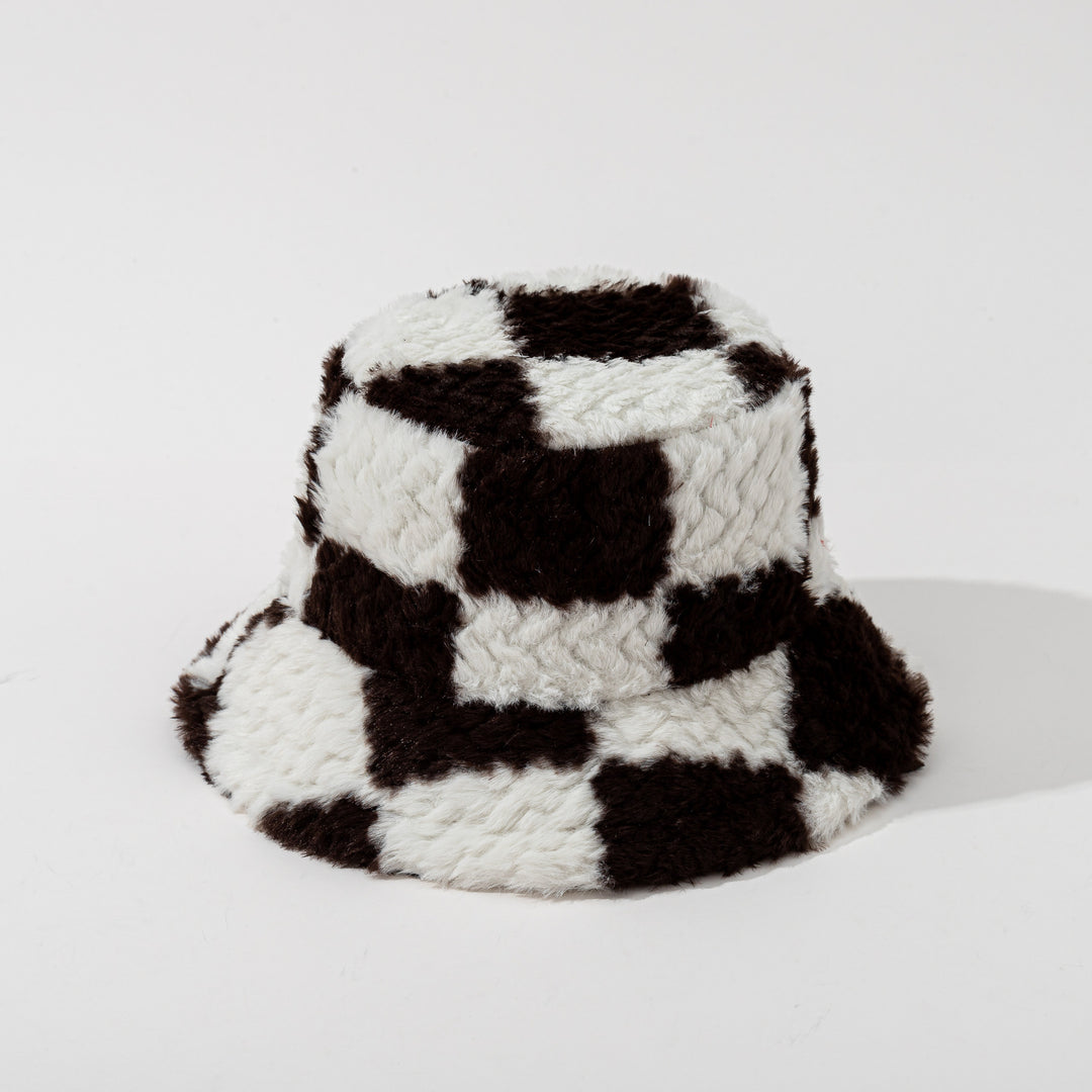 Pluizige bucket hat met dambordpatroon