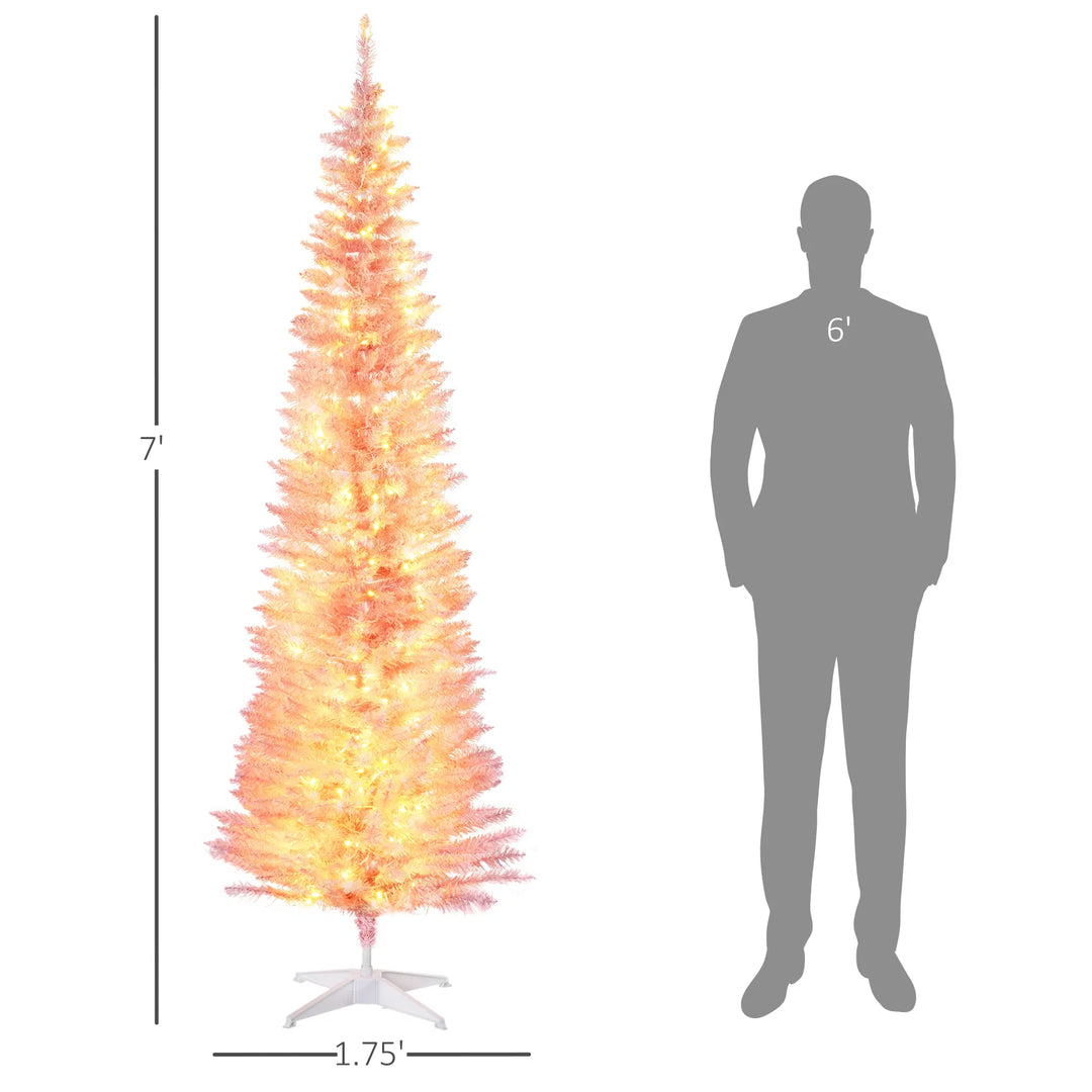 Hoge roze kerstboom met warmwitte verlichting