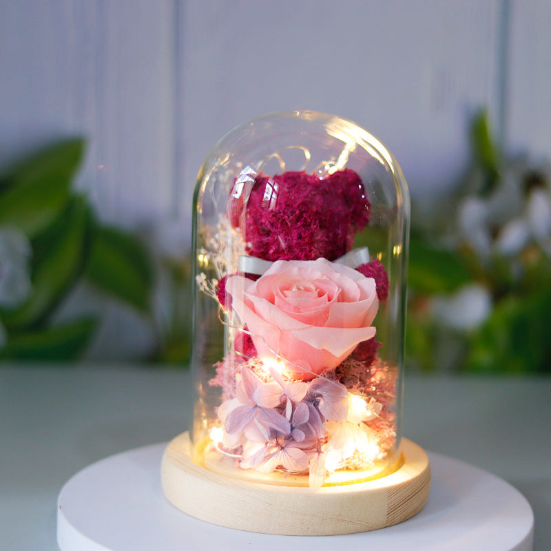 Beertje met eeuwige roos onder stolp met warm ledlicht