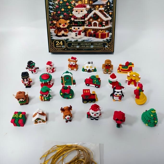 Adventskalender met mini kerstornamenten van bouwstenen