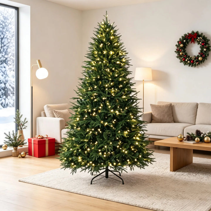 Extra volle groene kerstboom met lichtjes