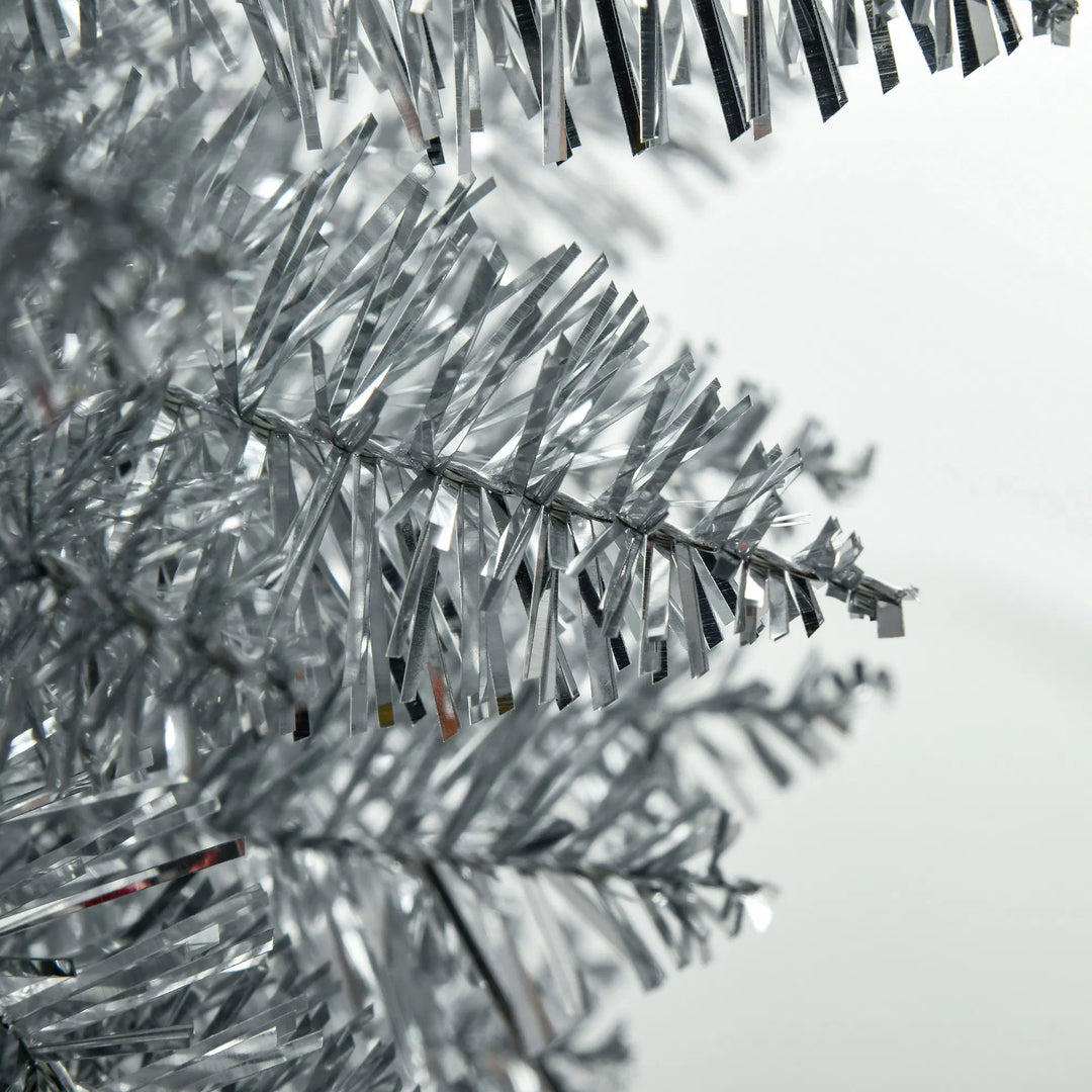 Hoge zilveren slanke kerstboom