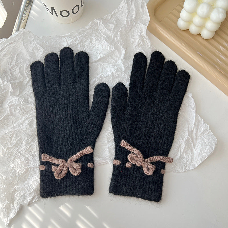 Geribde handschoenen met strikje bij de pols
