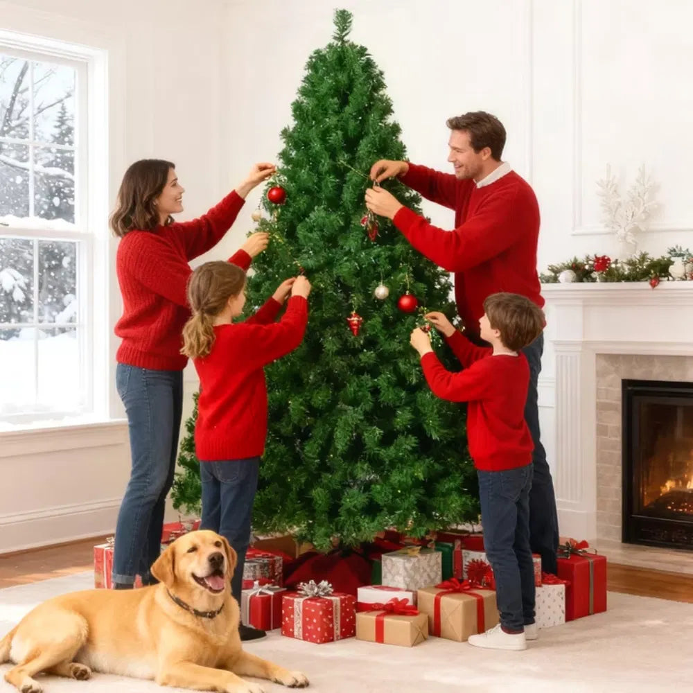 Volle groene kerstboom zonder versiering