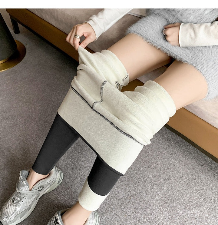 Vrouw in gevoerde legging met hoge taille