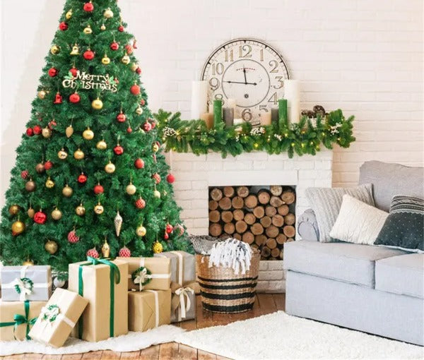 Grote volle groene kerstboom