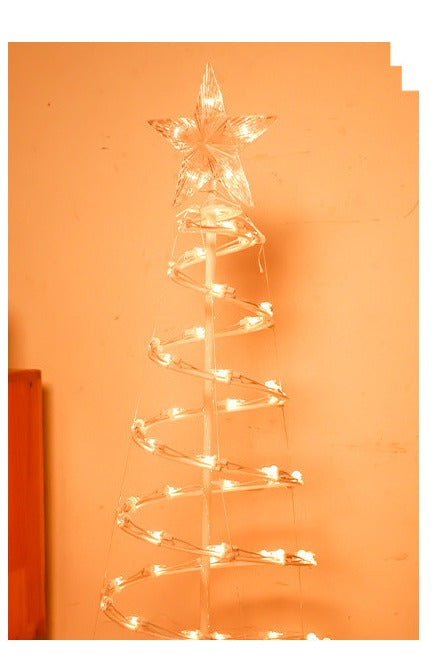 Verlichte led spiraalkerstboom met ster in de tuin