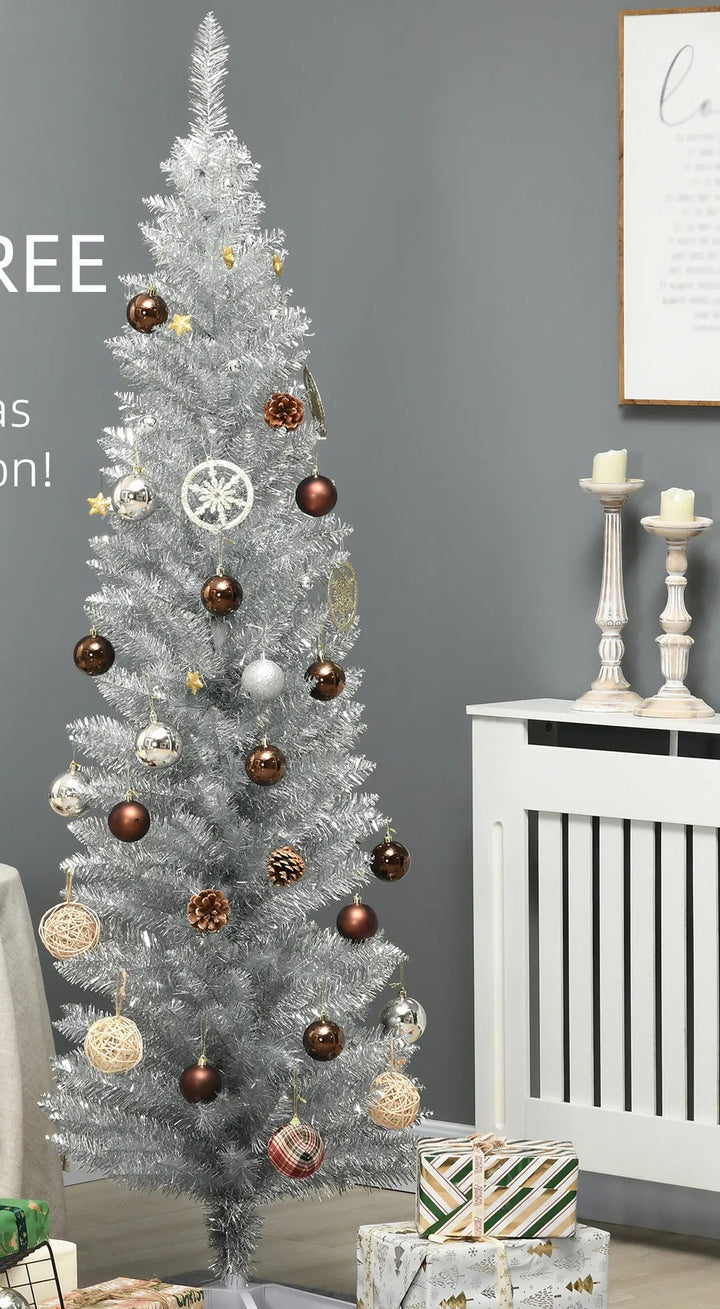 Zilveren slanke kerstboom zonder lampjes