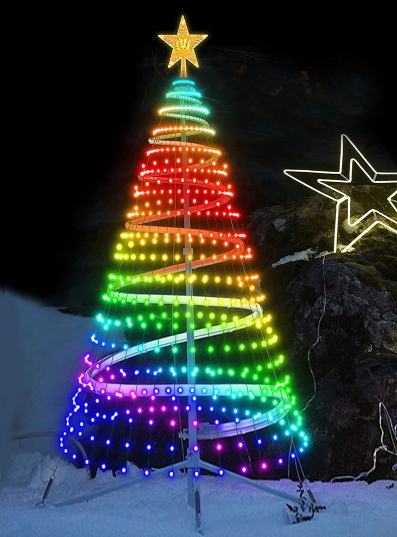 Kerstboom met kleurrijke lichtkegel en ster