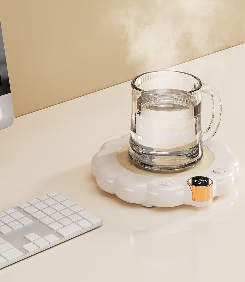 Bloemvormige mokwarmer met mok koffie