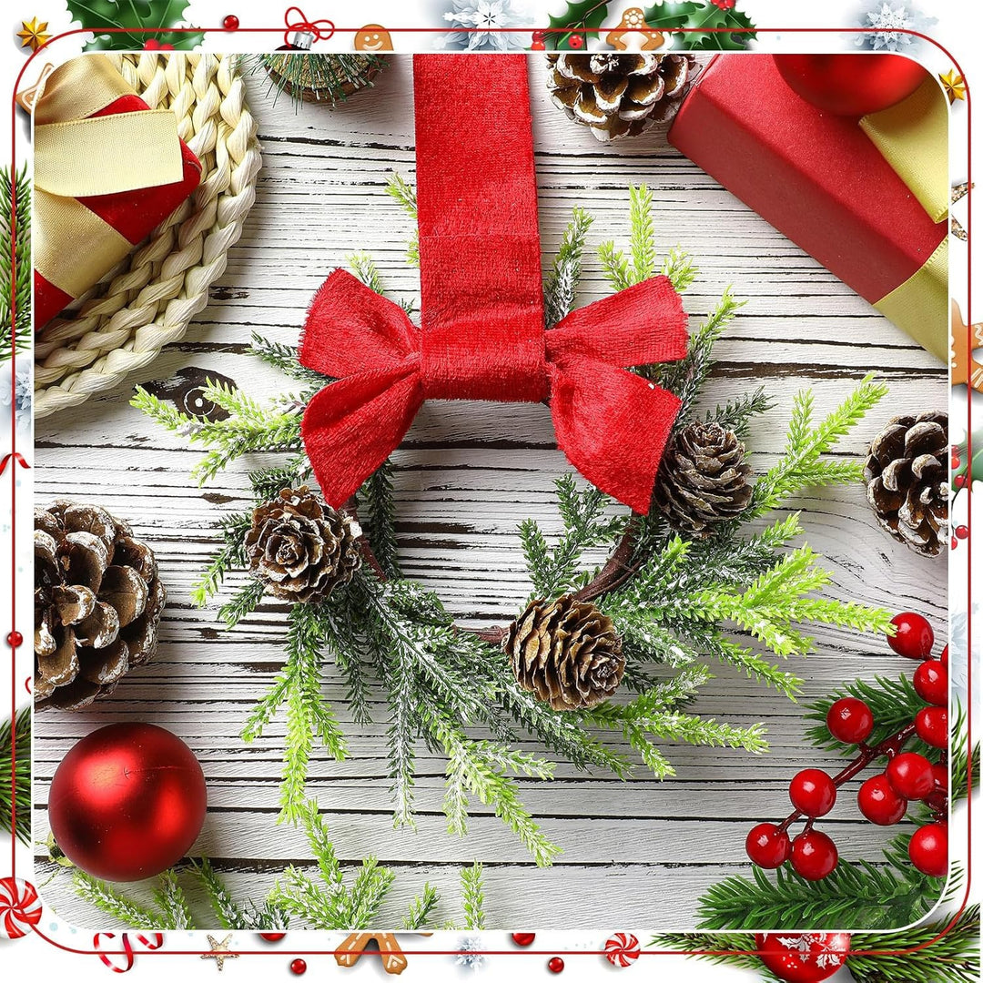 Klein kerstkransje met rode strik