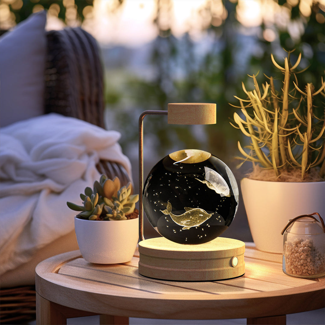 Kristallen bol met 3D gravure op houten voet