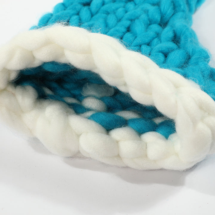 Grofgebreide rode kerstmuts met witte pompon