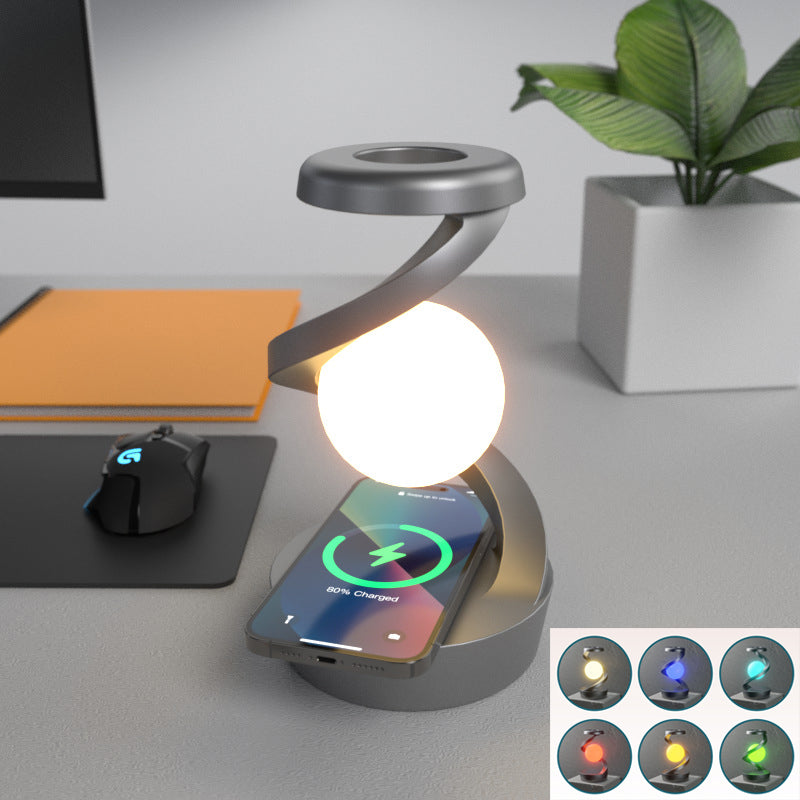 Draaiende maanlamp in metalen spiraal op bureau