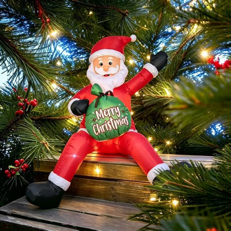 Opblaasbare kerstman met cadeauzak in tuin