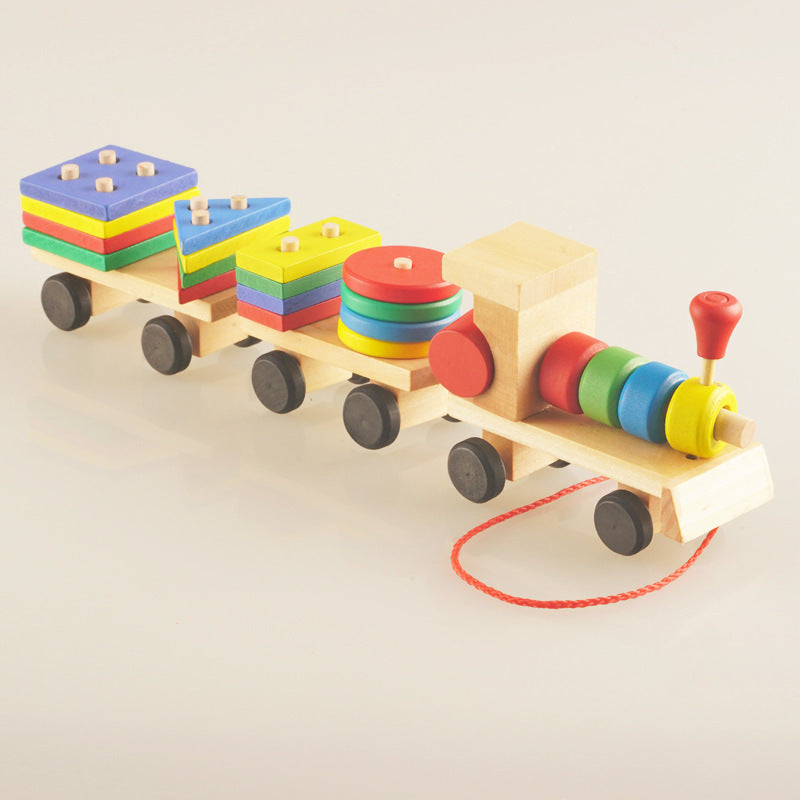 Houten trein met wagons en gekleurde blokjes