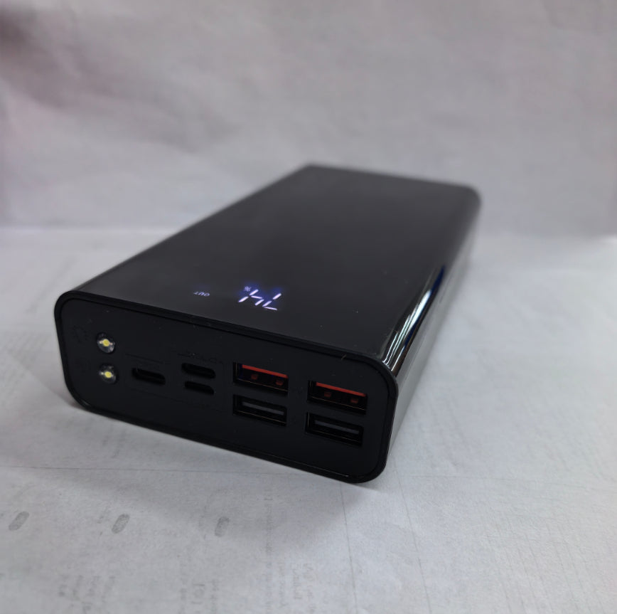 Zwarte powerbank 30000 mAh met display