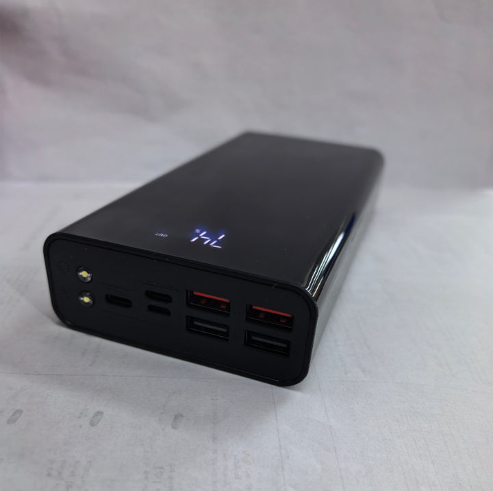 Zwarte powerbank 30000 mAh met display