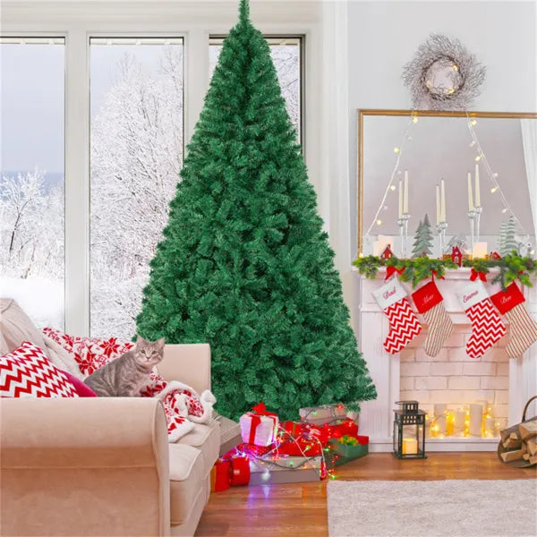 Grote volle groene kerstboom